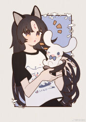 Rule 34 | 1girl, :o, alternate costume, animal ears, arknights, black sleeves, border, brown eyes, brown hair, character name, chinese commentary, cinnamoroll, clothes writing, commentary request, creature, cropped legs, dot nose, facial mark, forehead mark, grey border, hair ribbon, heart, highres, long hair, notice lines, open mouth, orange ribbon, outside border, ribbon, saga (arknights), shirt, short sleeves, solo, t-shirt, translated, white shirt, xianghe bingshui (pjhdg)