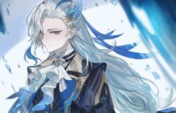 1boy ascot bishounen black_coat black_gloves blue_eyeliner blue_hair closed_mouth coat commentary_request eyeliner genshin_impact gloves hair_ornament hair_over_one_eye highres long_hair looking_at_viewer low-tied_long_hair makeup male_focus multicolored_hair neuvillette_(genshin_impact) pointy_ears purple_eyes simple_background solo upper_body very_long_hair water white_ascot white_hair zaso