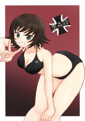Rule 34 | 1girl, amanone yun, bikini, blue eyes, border, breasts, brown hair, cleavage, commentary, emblem, girls und panzer, hand on own knee, hida ema, highres, kuromorimine (emblem), leaning forward, red background, short hair, simple background, smile, solo, swimsuit, v, white border