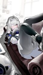 1girl 1other absurdres ahoge ass bandage_over_one_eye black_pantyhose couch detached_sleeves drone grey_eyes grey_hair hair_intakes highres hug long_hair long_sleeves looking_at_viewer no._21&#039;s_buddy_(pgr) no._21:_xxi_(pgr) no._21_(pgr) non-humanoid_robot on_couch pantyhose punishing:_gray_raven robot sidelocks taotao_bujue very_long_hair