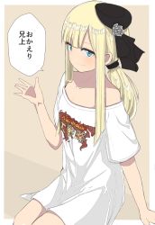 Rule 34 | 1girl, arm support, bare shoulders, beret, black bow, black hat, blonde hair, blue eyes, blush, bow, brown background, closed mouth, clothes writing, commentary request, fate (series), hand up, hat, hinomaru (futagun), long hair, lord el-melloi ii case files, off-shoulder shirt, off shoulder, reines el-melloi archisorte, shirt, short sleeves, sitting, smile, solo, t-shirt, tilted headwear, translation request, two-tone background, white background, white shirt