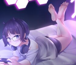 Rule 34 | 1girl, absurdres, barefoot, blue eyes, blush, controller, feet, feet up, female focus, game controller, glasses, headphones, headphones around neck, highres, hololive, hololive english, legs, looking at viewer, lying, maozi dan, mole, mole under eye, ninomae ina&#039;nis, ninomae ina&#039;nis (loungewear), on bed, on stomach, short hair, soles, solo, toes, virtual youtuber