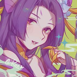 Rule 34 | 1girl, absurdres, artist name, bare shoulders, blue flower, blush, cassiopeia (league of legends), claws, flower, green background, grin, hair flower, hair ornament, hand up, highres, horns, league of legends, long hair, portrait, purple eyes, purple hair, ruan chen yue, smile, solo, spirit blossom (league of legends), teeth