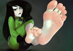 Rule 34 | 1girl, barefoot, black hair, feet, green eyes, kim possible (series), light blush, long hair, looking at viewer, pale skin, puffypinkpaws, shego, soles, toes