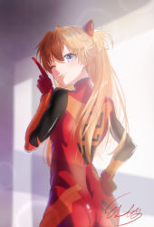 Rule 34 | 1girl, ass, blue eyes, bodysuit, breasts, brown hair, highres, l-phy, lips, looking at viewer, looking back, neon genesis evangelion, one eye closed, plugsuit, rebuild of evangelion, red bodysuit, shiny clothes, small breasts, smile, souryuu asuka langley, standing, sunlight, two side up, wink