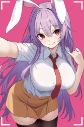 1girl animal_ears arm_up black_thighhighs breasts closed_mouth collared_shirt cowboy_shot from_above hair_between_eyes highres large_breasts long_hair looking_at_viewer miniskirt necktie orange_skirt pink_background pleated_skirt purple_hair rabbit_ears red_eyes red_necktie reisen_udongein_inaba shirt shirt_tucked_in short_sleeves simple_background skirt smile solo thighhighs touhou very_long_hair viewfinder white_shirt wing_collar xialuluo_(sharuro) zettai_ryouiki