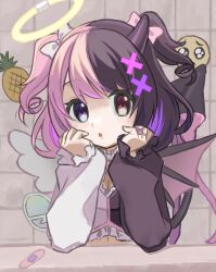 1girl amaki_pururu asymmetrical_wings bat_wings black_hair black_horns bow hair_bow hair_ornament halo heterochromia highres horns looking_at_viewer multicolored_hair open_mouth pink_bow pink_hair purple_eyes red_eyes reject_(esports) single_horn solo split-color_hair two-tone_hair two_side_up virtual_youtuber white_bow white_wings wings x_hair_ornament younashi_346