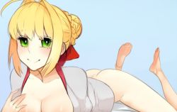 Rule 34 | 1girl, ahoge, ass, barefoot, blonde hair, bottomless, breasts, butt crack, cleavage, fate/extra, fate (series), feet, green eyes, hair bun, large breasts, long hair, looking at viewer, lying, nero claudius (fate), nero claudius (fate) (all), on stomach, scathegrapes, single hair bun, smile, soles, toes