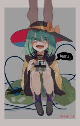 Rule 34 | 1girl, black footwear, black hat, boots, bow, camera, crying, crying with eyes open, dated, frilled shirt collar, frills, gotou (nekocat), green eyes, green hair, green skirt, hair between eyes, hanged, hat, hat bow, highres, holding, holding camera, knees up, komeiji koishi, long sleeves, looking at viewer, open mouth, polaroid, scribble, shirt, short hair, simple background, sitting, skirt, solo, speech bubble, tears, third eye, touhou, wide sleeves, yellow bow, yellow shirt