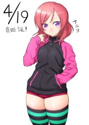 Rule 34 | 1girl, closed mouth, cowboy shot, dated, green thighhighs, hand in pocket, hand up, hood, hoodie, long sleeves, looking at viewer, love live!, love live! school idol project, medium hair, micro shorts, nishikino maki, onsoku inu, purple eyes, raglan sleeves, red hair, red shorts, short shorts, shorts, simple background, solo, striped clothes, striped thighhighs, thighhighs, thighs, white background