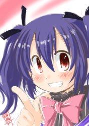 1girl, bangs, bare shoulders, black ribbon, black shirt, blush, bow, bowtie, collared shirt, commentary request, dark blue hair, eyebrows visible through hair, grin, hair between eyes, hair ribbon, hand up, highres, index finger raised, kan&#039;nagi (vtk7710), looking at viewer, pink background, pink bow, pink neckwear, portrait, red eyes, ribbon, shiny, shiny hair, shirt, signature, simple background, sketch, sleeveless, sleeveless shirt, smile, solo, striped, striped shirt, teeth, translation request, twintails, two-tone background, upper body, urara meirochou, vertical-striped shirt, vertical stripes, white background, yukimi koume