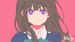Rule 34 | 1girl, black hair, blue bow, blue bowtie, blue jacket, bow, bowtie, bright pupils, chinese commentary, closed mouth, collared shirt, commentary request, expressionless, highres, inoue takina, jacket, long hair, looking at viewer, lycoris recoil, pink background, purple eyes, shirt, simple background, solo, upper body, white pupils, white shirt, yanlingjinshilihuahua