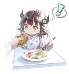 Rule 34 | !, 1girl, :i, aged down, animal ears, arknights, baby, bib, brown hair, burger, cow ears, cow girl, cow horns, flower, food, food on face, high chair, highres, holding, holding food, holding spoon, horns, plate, sho (sho lwlw), short hair, sideroca (arknights), simple background, solo focus, spoken exclamation mark, spoon, white background, white flower, yellow eyes