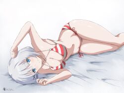 Rule 34 | 1girl, artist name, bikini, blue eyes, breasts, cleavage, closed mouth, collarbone, commentary request, hair between eyes, hair ornament, hairclip, hands up, highres, large breasts, light blush, looking at viewer, lying, navel, on side, red stripes, satya, short hair, siesta (tantei wa mou shindeiru), simple background, smile, solo, stomach, striped bikini, striped clothes, swimsuit, tantei wa mou shindeiru, thighs, white background, white hair, x hair ornament