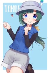 Rule 34 | 1girl, asymmetrical bangs, asymmetrical hair, black shirt, blue eyes, blue vest, blush, boots, bow, brown footwear, bucket hat, canvas shorts, character name, closed mouth, green hair, green nails, grey shorts, hair bow, hat, hat feather, hatagaya, heart, index finger raised, kemono friends, long hair, long sleeves, looking at viewer, pants, pants rolled up, ponytail, shirt, shirt under vest, shorts, smile, solo, standing, standing on one leg, tomoe (kemono friends) (niconico88059799), vest, yellow bow