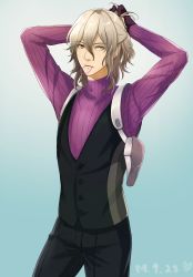 Rule 34 | 1boy, absurdres, ai: the somnium files, arms up, black pants, black vest, blonde hair, blue background, dated, gloves, green eyes, hair tie, heterochromia, highres, holster, kaname date, long hair, looking at viewer, male focus, mouth hold, pants, purple shirt, shirt, shoulder holster, solo, standing, toraji (tigertime), turtleneck, tying hair, vest, yellow eyes