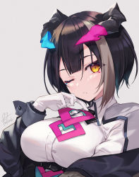 Rule 34 | 1girl, artist name, black hair, black jacket, blunt bangs, breasts, copyright request, fukai ryosuke, gloves, hand up, horns, jacket, large breasts, long sleeves, looking at viewer, multicolored hair, off shoulder, one eye closed, parted lips, shirt, short hair, sidelocks, signature, solo, streaked hair, teeth, upper body, virtual youtuber, white background, white gloves, white shirt, yellow eyes
