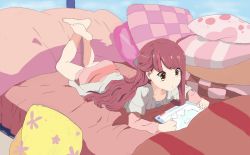 Rule 34 | 1girl, artist request, barefoot, bed, black bow, bow, brown eyes, character request, checkered pillow, copyright request, drawing, feet, feet up, hair bow, highres, layered sleeves, crossed legs, long hair, long sleeves, lying, on bed, on stomach, pillow, pink skirt, red hair, shirt, short over long sleeves, short sleeves, skirt, soles, solo, toes, wavy hair, white shirt