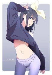 Rule 34 | 1girl, black shirt, blue eyes, bra, commentary request, dated, gradient background, grey background, hairband, highres, long sleeves, looking at viewer, medium hair, midriff, monai-chan (nii manabu), navel, nii manabu, original, pants, parted lips, purple pants, red bra, shirt, signature, solo, underwear, yellow hairband