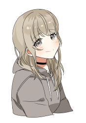 1girl absurdres black_choker blush choker closed_mouth commentary_request cropped_torso girls_band_cry grey_eyes grey_hoodie habsida_(habsida_hpy) highres hood hood_down hoodie kawaragi_momoka light_brown_hair long_hair looking_at_viewer multicolored_hair roots_(hair) sidelocks simple_background solo upper_body variant_set white_background