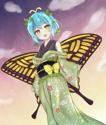Rule 34 | 1girl, absurdres, adapted costume, antennae, aqua hair, blush, butterfly wings, eternity larva, fairy, floral print, green kimono, hair between eyes, highres, insect wings, japanese clothes, jemen, kimono, leaf, leaf on head, long sleeves, obi, open mouth, print kimono, sash, short hair, smile, solo, touhou, wide sleeves, wings, yellow eyes