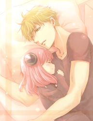 Rule 34 | 1boy, 1girl, anya (spy x family), arm around back, bed sheet, black shirt, blonde hair, blush, child, closed eyes, father and daughter, hair between eyes, hairpods, indoors, long hair, long sleeves, lying, on side, one eye closed, parted lips, pillow, pink hair, shirt, short hair, smile, spy x family, t-shirt, tsuki oto sena, twilight (spy x family), upper body