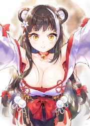 Rule 34 | 1girl, animal ear fluff, animal ears, aye, azur lane, bare shoulders, black hair, blush, breasts, cleavage, gradient background, hair between eyes, hair ornament, highres, japanese clothes, kimono, large breasts, long hair, looking at viewer, looking back, multicolored hair, naganami (azur lane), neck bell, off shoulder, skunk ears, smile, solo, white hair, yellow eyes