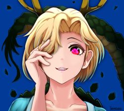 Rule 34 | 1girl, antlers, arm up, artist name, blonde hair, blue background, blue shirt, collarbone, dragon horns, dragon tail, grin, hair over one eye, hand in own hair, hand on own face, horns, kicchou yachie, parted bangs, red eyes, scales, shirt, short hair, simple background, smile, solo, tail, teeth, torinosukei, touhou, turtle shell, upper body