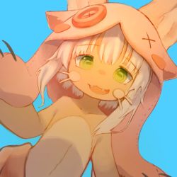 Rule 34 | 1other, :3, blue background, fang, furry, green eyes, hat, highres, looking at viewer, made in abyss, medium hair, nanachi (made in abyss), no humans, open mouth, potapon, simple background, solo, topless, whiskers, white hair