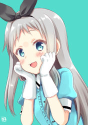 Rule 34 | 10s, 1boy, :3, akane souichi, aqua background, black hairband, blend s, bow, gloves, green eyes, hair bow, hairband, kanzaki hideri, long hair, looking at viewer, male focus, open mouth, short sleeves, silver hair, simple background, solo, stile uniform, trap, upper body, white gloves