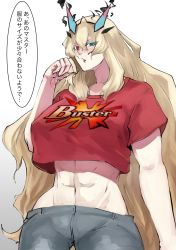 1girl abs absurdres blonde_hair buster_sword barghest_(fate) fate/grand_order fate_(series) green_eyes gumi_(the_eye_of_darkness) heterochromia highres long_hair muscular muscular_female red_eyes red_shirt shirt simple_background translation_request very_long_hair