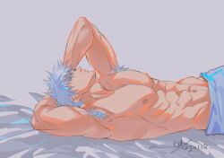 Rule 34 | 1boy, abs, armpit hair, armpits, arms behind head, bara, bed sheet, blue eyes, gojou satoru, hair between eyes, highres, jujutsu kaisen, looking at viewer, lying, male focus, naked sheet, nipples, on back, parted lips, pectorals, sashiyu, short hair, signature, smile, solo, toned, toned male, topless male, upper body, white background, white hair