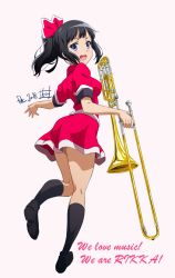 Rule 34 | 1girl, 2018, :d, black footwear, black hair, black socks, blue eyes, bow, breasts, from behind, full body, hair bow, hibike! euphonium, highres, holding, holding instrument, instrument, kneehighs, leg up, long hair, looking at viewer, looking back, medium breasts, miniskirt, nii manabu, open mouth, ponytail, red bow, red shirt, red skirt, rikka koukou marching band e youkoso, sasaki azusa, shirt, short sleeves, simple background, skirt, smile, socks, solo, trombone, white background