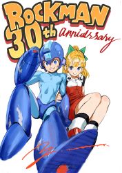 Rule 34 | 1boy, 1girl, android, anniversary, arm cannon, arm support, blonde hair, blue eyes, blunt bangs, bow, copyright name, green bow, hair bow, hair ornament, highres, legs together, long hair, mega man (character), mega man (classic), mega man (series), murata yuusuke, ponytail, roll (mega man), simple background, sitting, smile, source request, text focus, weapon, white background