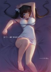 Rule 34 | 10s, 1girl, arm up, barefoot, bed, bed sheet, black hair, blue eyes, blush, breasts, cleavage, covered navel, dungeon ni deai wo motomeru no wa machigatteiru darou ka, female focus, hestia (danmachi), large breasts, long hair, lying, md5 mismatch, on back, one eye closed, rei no himo, resolution mismatch, sheet grab, sola7764, solo, source larger, translation request, twintails