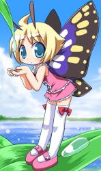 Rule 34 | 1girl, ahoge, antennae, blonde hair, blue eyes, blush, bow, butterfly wings, chibi, cupping hands, day, dew drop, dress, fairy, frills, insect wings, leaf, leaning forward, light particles, looking at viewer, mary janes, ocean, osaragi mitama, own hands together, shimon (shimotsuma), shimotsuma, shoes, short hair, sky, solo, thighhighs, water drop, white thighhighs, wings