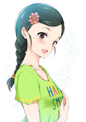 Rule 34 | 1girl, blush, braid, breasts, brown eyes, collarbone, flower, green hair, green shirt, hair flower, hair ornament, hair tie, idolmaster, idolmaster cinderella girls, idolmaster cinderella girls starlight stage, long hair, looking at viewer, maruwa tarou, open mouth, pink flower, print shirt, shirt, short sleeves, shuto aoi, simple background, small breasts, smile, solo, text print, upper body, white background