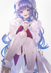 Rule 34 | absurdres, bare shoulders, betabeet, blue eyes, blue flower, blue hair, blue rose, blush, crystal, eyebrows, flower, from below, fur collar, fur trim, granblue fantasy, highres, lily (granblue fantasy), long hair, looking at viewer, hugging object, open mouth, pantyhose, pointy ears, rose, santa costume, simple background, snowman, solo, squatting, very long hair, white background, white pantyhose