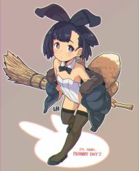 Rule 34 | 1girl, animal ears, bamboo broom, bare shoulders, black bow, black bowtie, black hair, black hairband, blue jacket, blunt bangs, bow, bowtie, breasts, broom, brown background, brown thighhighs, bunny day, carrot earrings, cleavage, closed mouth, collar, commentary request, dated, detached collar, earrings, fake animal ears, food-themed earrings, food themed earrings, fox ears, fox girl, fox tail, full body, fur-trimmed jacket, fur trim, hairband, holding, holding broom, jacket, jewelry, kitsune, kukuri (mawaru), leotard, long sleeves, looking at viewer, mawaru (mawaru), off shoulder, open clothes, open jacket, original, puffy long sleeves, puffy sleeves, purple eyes, rabbit ears, sleeves past wrists, small breasts, solo, square pupils, standing, standing on one leg, strapless, strapless leotard, tail, thighhighs, white collar, white leotard, wing collar