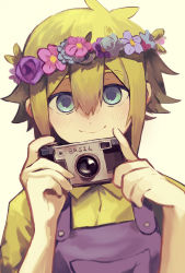 Rule 34 | 1boy, 2897419513, basil (headspace) (omori), basil (omori), blue eyes, camera, collared shirt, commentary request, flower wreath, green hair, green shirt, hair between eyes, head wreath, highres, holding, holding camera, looking at viewer, male focus, omori, overalls, shirt, short hair, simple background, smile, solo, upper body, white background