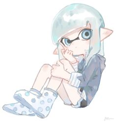 Rule 34 | 1girl, artist name, black shorts, blue eyes, blue hoodie, blunt bangs, boots, closed mouth, frown, full body, grey hair, hand on own face, hand on own leg, hand up, highres, hood, hood down, hoodie, inkling, inkling girl, inkling player character, long hair, nintendo, plum0o0, pointy ears, polka dot footwear, rubber boots, shorts, signature, simple background, sitting, sleeves past elbows, solo, splatoon (series), tentacle hair, white background