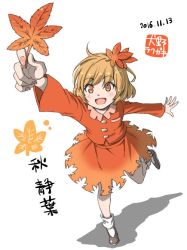 Rule 34 | 10s, 1girl, 2016, aki shizuha, arm up, autumn leaves, blonde hair, brown footwear, buttons, character name, dated, from above, full body, hair ornament, inuno rakugaki, leaf, leaf hair ornament, looking at viewer, looking up, maple leaf, orange eyes, orange shirt, orange skirt, shirt, shoes, short hair, skirt, skirt set, solo, touhou, white background, white legwear