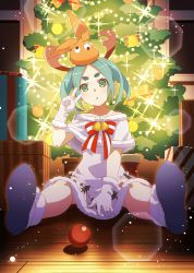Rule 34 | 1girl, alternate costume, antlers, aqua hair, bad id, bad twitter id, bell, boots, bow, bowtie, box, capelet, christmas, christmas lights, christmas ornaments, christmas tree, collar, dress, fake antlers, forehead, full body, fur-trimmed boots, fur-trimmed capelet, fur-trimmed dress, fur-trimmed gloves, fur trim, gift, gift box, gloves, googly eyes, green eyes, hat, highres, horns, lens flare, looking at viewer, monogatari (series), monogatari series puc puc, neck bell, ononoki yotsugi, orange hat, parted bangs, print dress, reindeer antlers, santa costume, short eyebrows, short hair, sidelocks, sitting, solo, sparkle, v, watanabe akio, white capelet, white dress, white footwear, white gloves, wooden floor