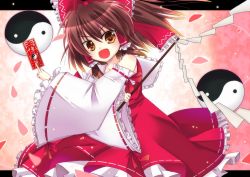 Rule 34 | 1girl, bad id, bad pixiv id, bow, brown hair, detached sleeves, female focus, gohei, gradient background, hair bow, hakurei reimu, japanese clothes, miko, natsumikan, ofuda, short hair, solo, touhou, white background, yellow eyes, yin yang