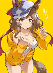 Rule 34 | 1girl, animal ears, bikini, blue hat, breasts, brown hair, cleavage, clenched hands, closed mouth, collarbone, cowboy shot, ears through headwear, groin, hair ornament, hairclip, hat, highres, horse ears, horse girl, horse tail, jacket, long sleeves, looking at viewer, matikane tannhauser (umamusume), medium hair, multicolored hair, navel, off shoulder, satomura kyou, simple background, small breasts, smile, solo, standing, streaked hair, string bikini, swimsuit, tail, umamusume, v-shaped eyebrows, white bikini, yellow background, yellow eyes, yellow jacket