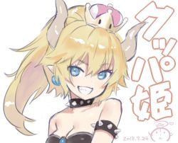 Rule 34 | 1girl, :d, black leotard, blonde hair, blue eyes, bowsette, bracelet, breasts, capriccio, character name, cleavage, collar, commentary request, crown, dated, grin, horns, jewelry, leotard, looking at viewer, mario (series), new super mario bros. u deluxe, nintendo, open mouth, ponytail, simple background, smile, solo, spiked bracelet, spiked collar, spikes, super crown, upper body, white background