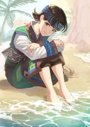 Rule 34 | 1girl, ainu clothes, barefoot, beach, black hair, crossed arms, day, earrings, green eyes, headband, highres, jewelry, knees up, otton, outdoors, palm tree, short hair, sitting, smile, solo, tree, valkyrie profile (series), water, yumei (valkyrie profile)