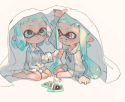 Rule 34 | 2girls, aspara, barefoot, blanket, blue eyes, blue hair, grey hoodie, grey shirt, holding another&#039;s hair, hood, hoodie, inkling, inkling girl, inkling player character, long hair, looking at another, looking up, multiple girls, nintendo, open mouth, phone, pink hair, shirt, short hair, shrimp, simple background, sitting, smile, source request, splatoon (series), splatoon 2, white background