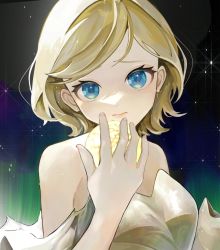 Rule 34 | 1girl, aurora, bare shoulders, black sky, blonde hair, blue eyes, commentary, dress, earrings, hair down, history, holding, jewelry, kagamine rin, long eyelashes, looking at viewer, pale skin, short hair, sky, solo, star (sky), starry sky, strapless, strapless dress, swept bangs, vocaloid, white dress, yori (user yvfv5333)