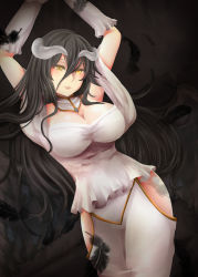 Rule 34 | 1girl, albedo (overlord), arms up, black hair, black wings, breasts, cleavage, demon girl, demon horns, detached collar, dress, elbow gloves, feathered wings, feathers, gloves, hair between eyes, highres, hip vent, horns, large breasts, long hair, looking at viewer, overlord (maruyama), ryoka (illust ryoka), shawl, solo, very long hair, white dress, white gloves, wings, yellow eyes